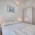 Ferienapartment Fuer Sechs Personen By Interhome