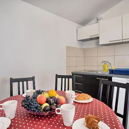 Appartement Ferienapartment Fuer Sechs Personen By Interhome *