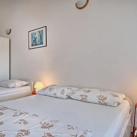 Appartement Ferienapartment Fuer Sechs Personen By Interhome