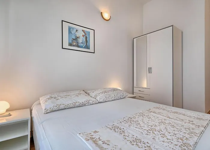 Ferienapartment Fuer Sechs Personen By Interhome