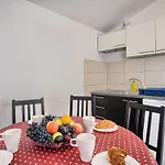 Appartement Ferienapartment Fuer Sechs Personen By Interhome *